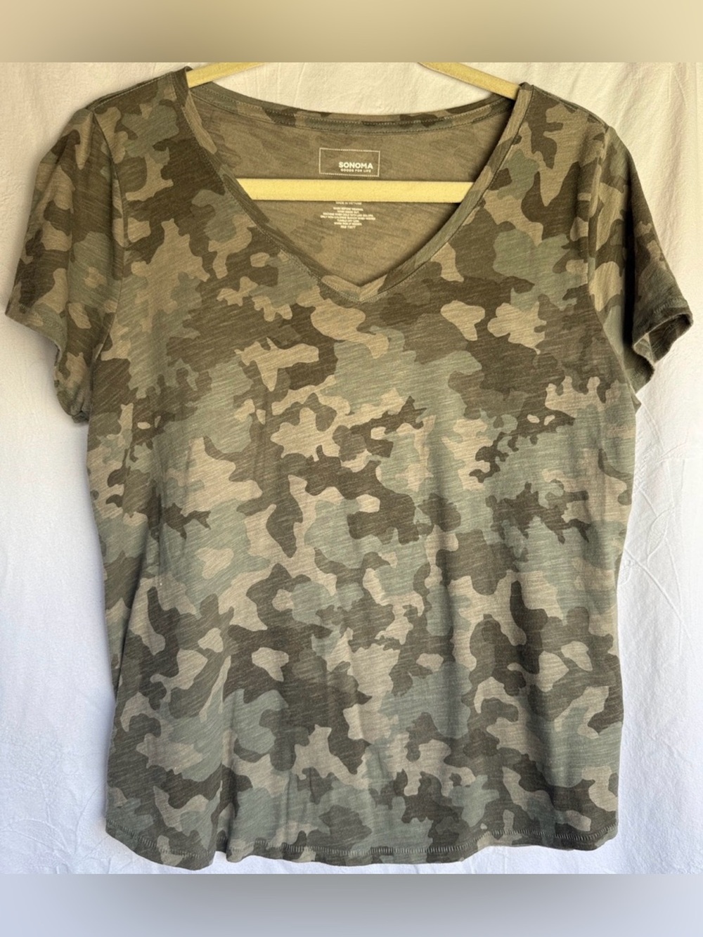 Sonoma Women's V-Neck Short Sleeve Camo Tee in Olive Green Medium